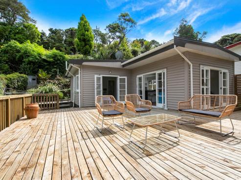 65 Takahe Road, Titirangi