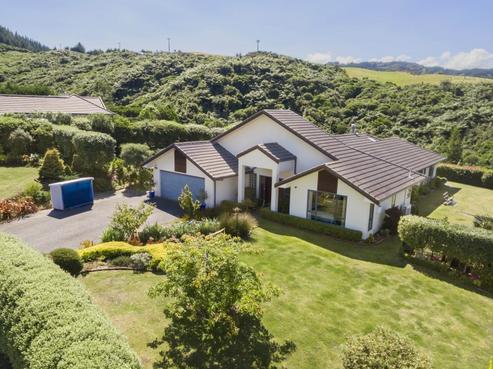 14 Grace Nicholls Grove, Riverstone Terraces