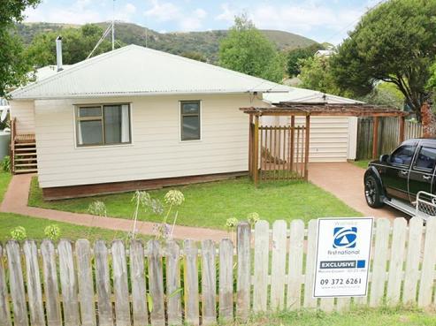 7 Sea View Road, Ostend