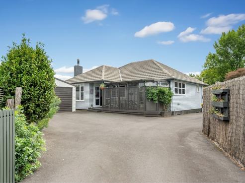 98 Pine Avenue, Melville