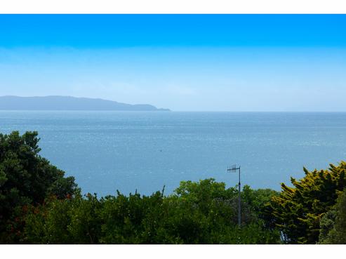 115 Pacific Parade, Army Bay