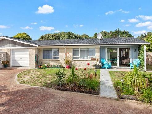 2/66B Ocean Road, Ohope