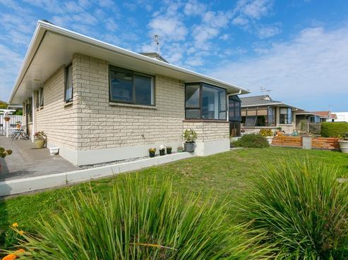 506 Devon Street East, Strandon