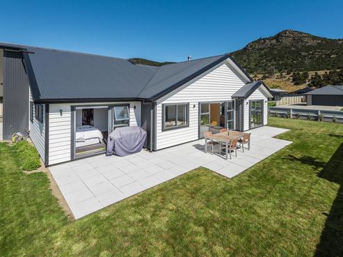 17 Snowberry Street, Albert Town