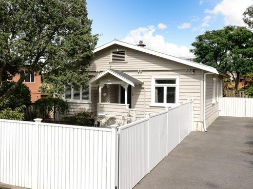 8 Hammond Street, Hamilton Central
