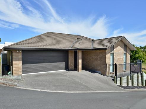 22 Pointon Glade, Grandview Heights