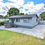 2/11 Burundi Avenue, Clendon Park