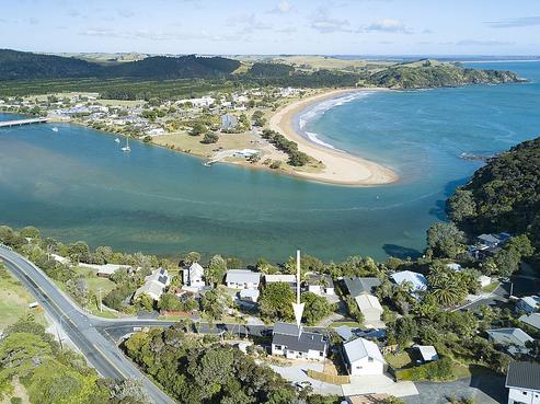 5 Bush Point Road, Cable Bay