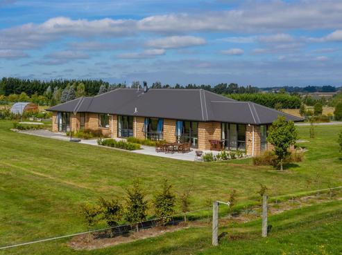 72 Davis Road, Cust
