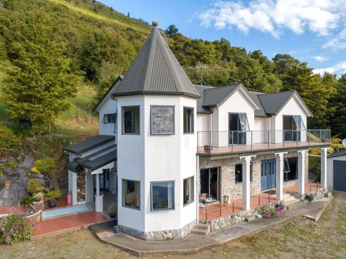 695 East Takaka Road, East Takaka