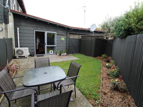 15B Raymond Street, West End