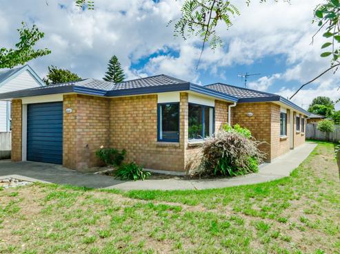 15 Walton Road, Paraparaumu Beach