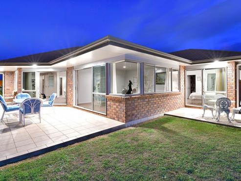 24 Chesterfield Way, Orewa