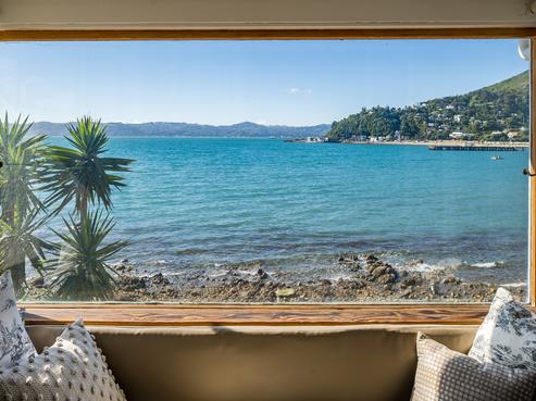 626 Marine Drive, Days Bay