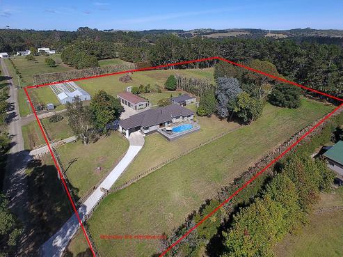 1211 State Highway 16, Waimauku