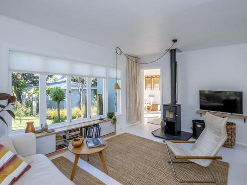 18 The Avenue, Otaki Beach