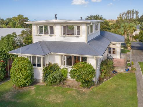 75 Pacific Drive, Southbridge