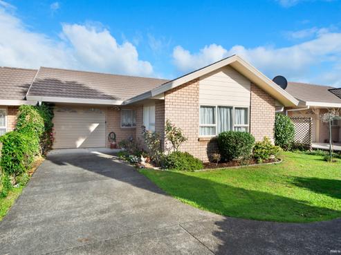 2/15 Brookesmith Drive, Waiuku