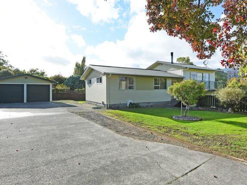 8 Dawn Grove, Brown Owl