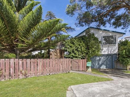 24 Bartlett Grove, Tawa
