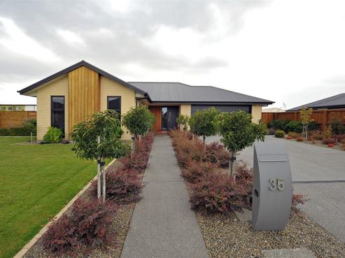 35 Sunline Avenue, Lincoln