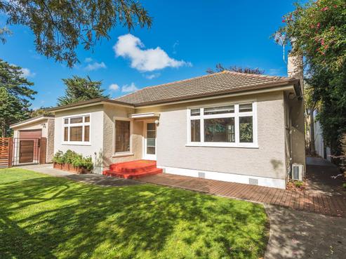 16 Dickson Crescent, Saint Johns Hill