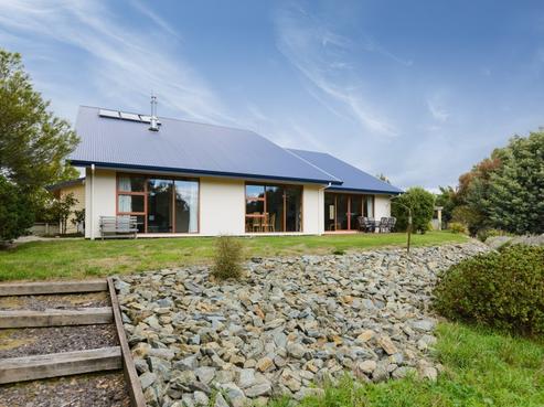 66 Fairbourne Drive, Fairhall