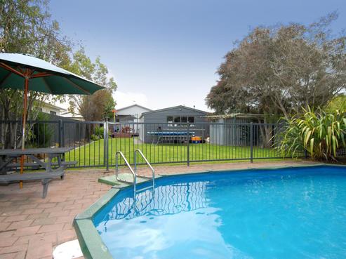 915 Nelson Street North, Mahora
