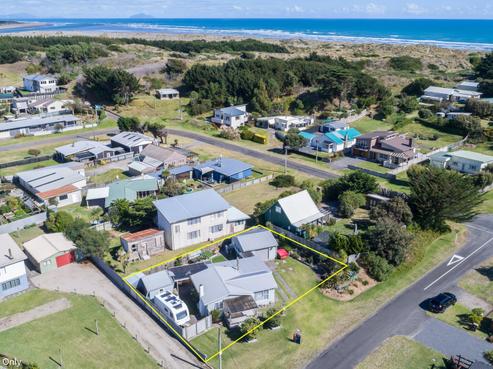 8 Mack Street, Foxton Beach