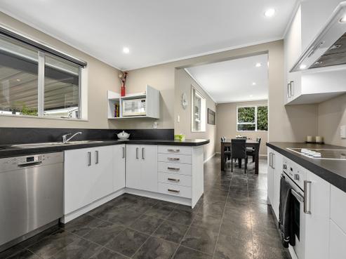 5A Fremont Grove, Totara Park