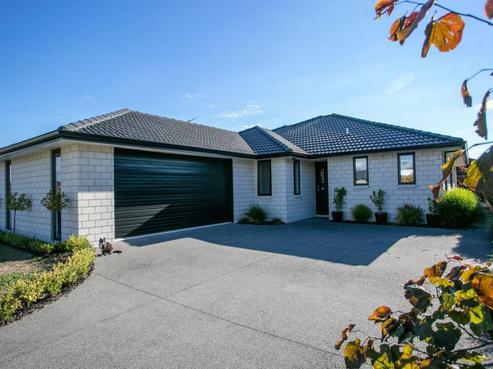 27 Plescher Crescent, Leamington