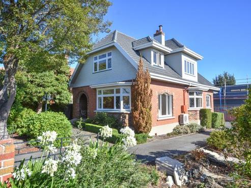 237 Highgate, Roslyn