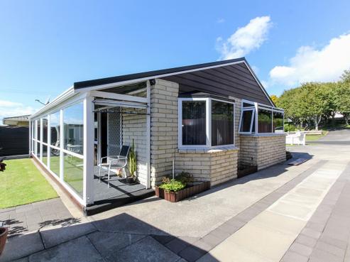 2/2 Tiverton Crescent, Whalers Gate