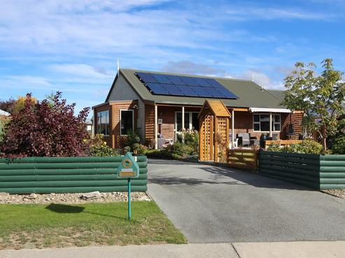 18 Albert Drive, Clyde