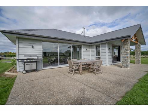 15 Wilcox Road, Tisbury