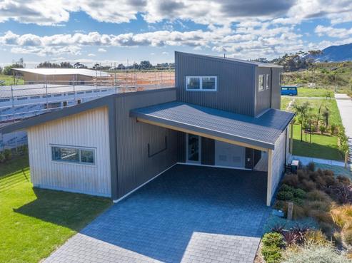 43 Te Ara Kawakahia, Waikanae