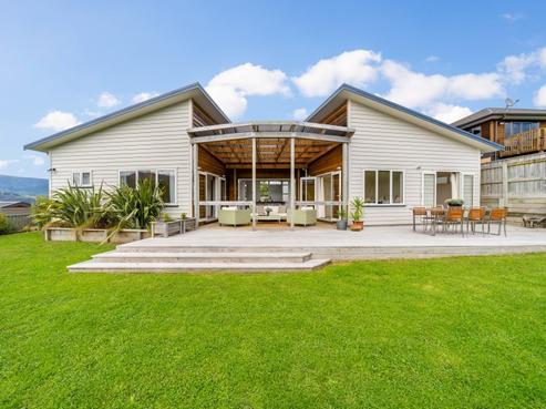 16 James Nairn Grove, Riverstone Terraces