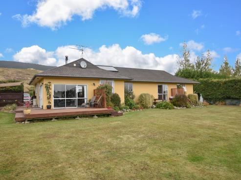 10 Surrey Bay Road, Waihola