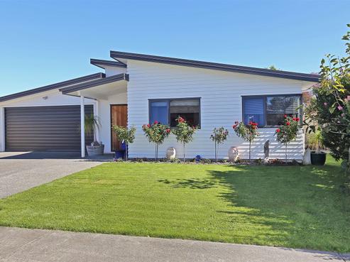1111 Karamu Road North, Mayfair