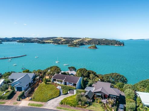 36 Kennedy Point Road, Surfdale
