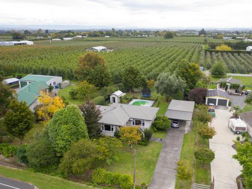 957 Riverslea Road South, Longlands