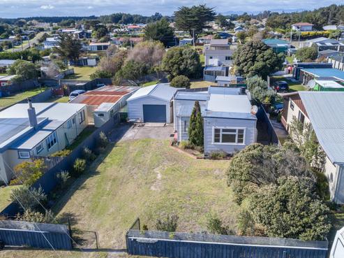 19 Raukawa Street, Himatangi Beach