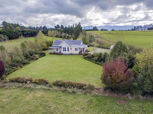 228 Summerhill Road, Cust