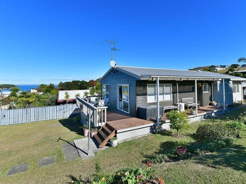 10 Everard Avenue, Army Bay