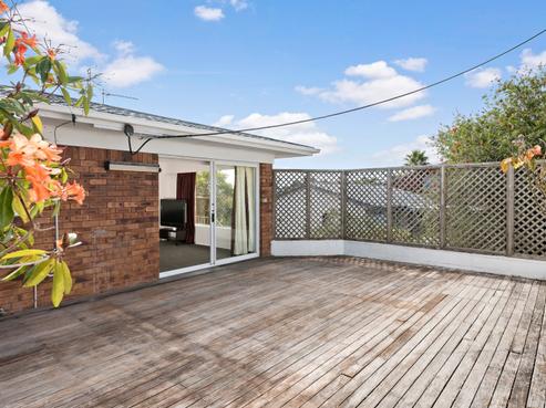 1/581 East Coast Road, Browns Bay