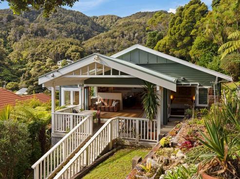 15 Pitoitoi Road, Days Bay