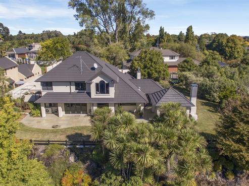 8 Ashmore Court, Huntington