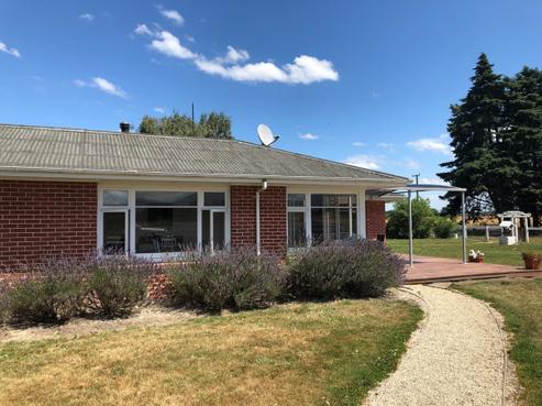 5 Leslies Road, Cust