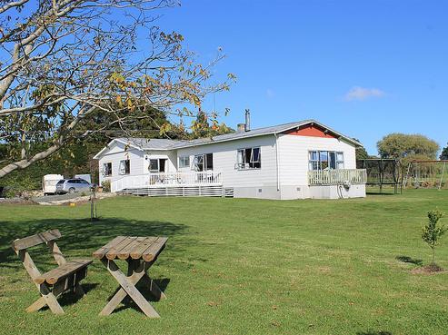 212 Huarau Road, Whakapirau