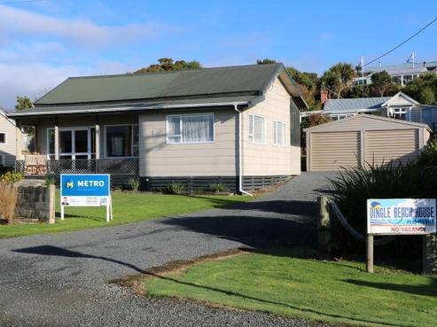 2 Marine Terrace, Kaka Point